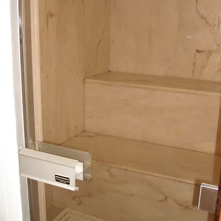 Отель La Fontaine Эшмориш