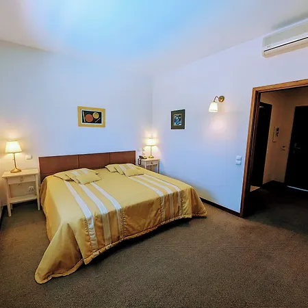 La Fontaine 3* איזמוריס