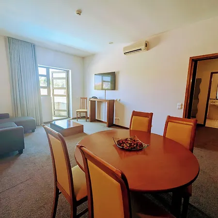 Отель La Fontaine Эшмориш