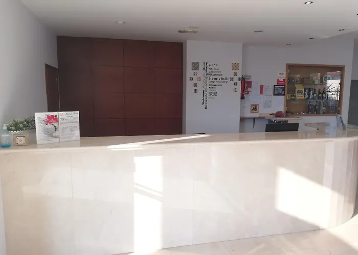 Отель La Fontaine Эшмориш