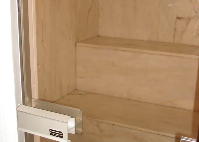 Отель La Fontaine Эшмориш