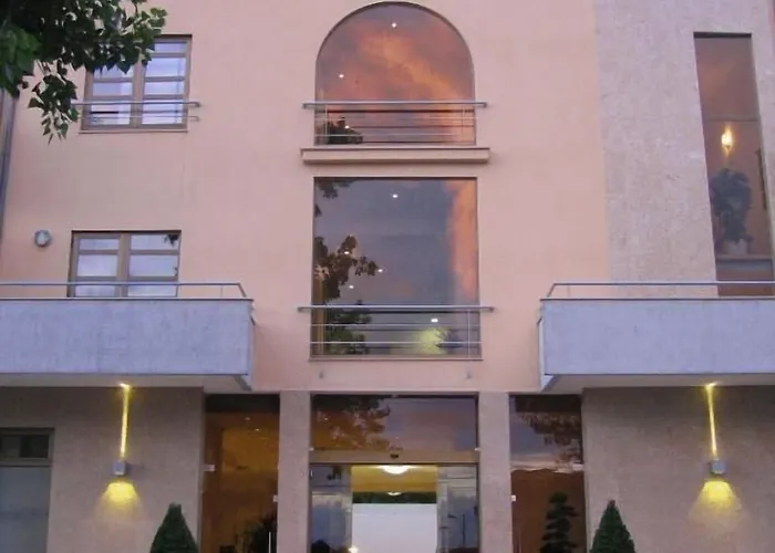 Отель La Fontaine 3*