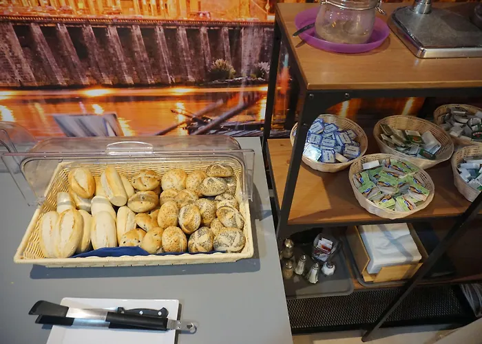 La Fontaine Отель Эшмориш