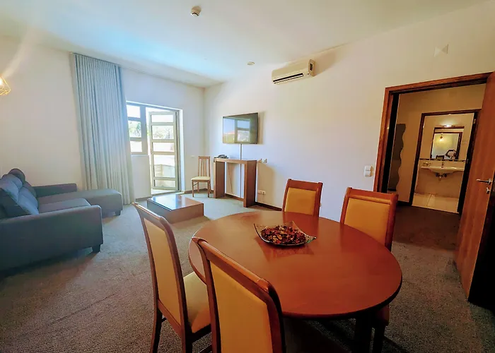 Отель La Fontaine Эшмориш